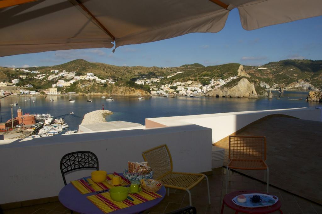 B&B La Terrazza Sul Porto Ponza Buitenkant foto